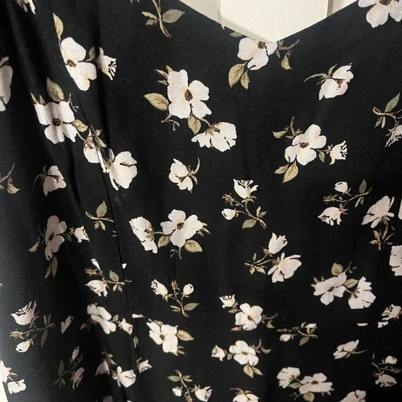 Old Navy Flutter Sleeve Maxi Dress. - Picture 3 of 4